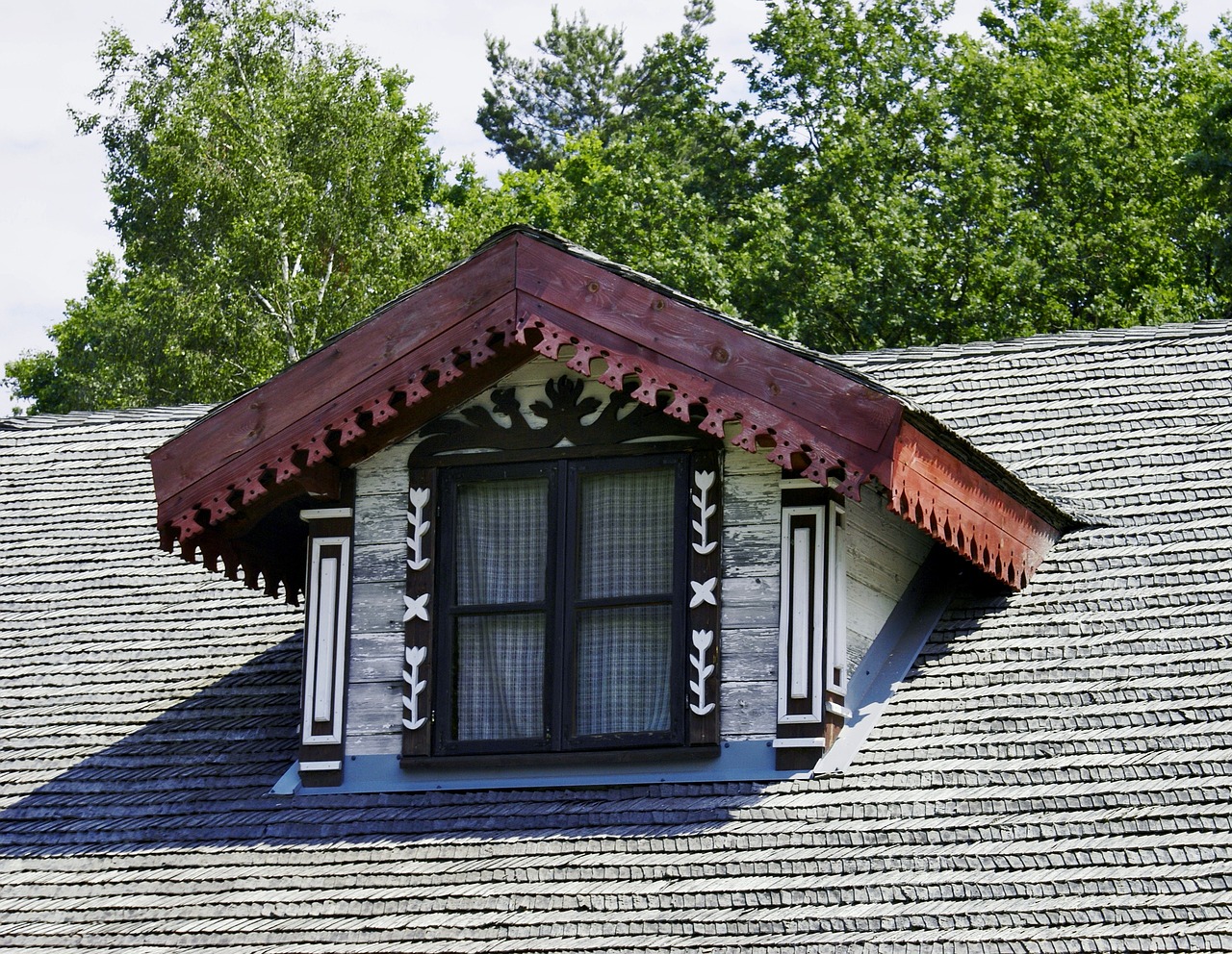 Украшение фасада деревянного дома (48 фото)